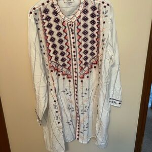 Johnny Was tunic styled blouse, white with substantial embroidery front and back